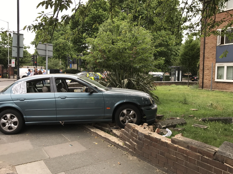 Driver arrested after crashing car into Abbey Street wall