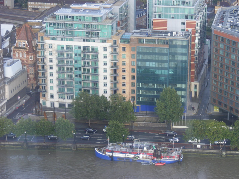 Fire at Tamesis Dock floating bar on Albert Embankment